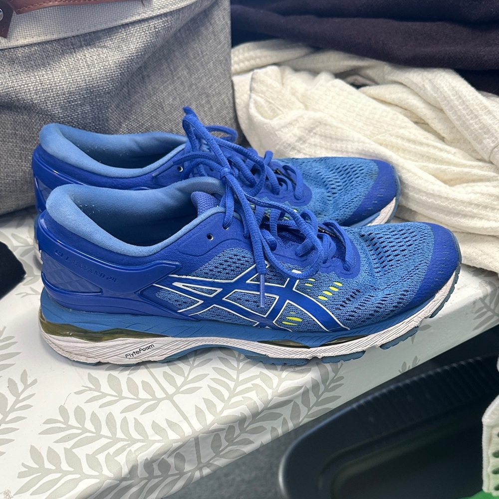 Asics Women’s GEL KAYANO 24 Running Shoes - size 9